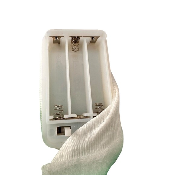 FAO SCHWARZ 10” Glow Brights Plush Wreath With Lights and Music - Picture 6 of 6